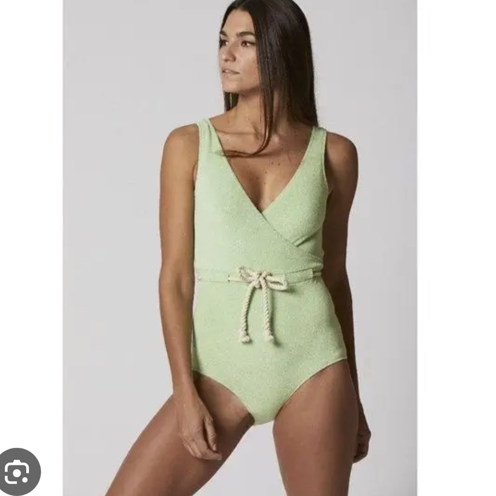 Lisa Marie Fernandez Swim - Picture 10 of 10